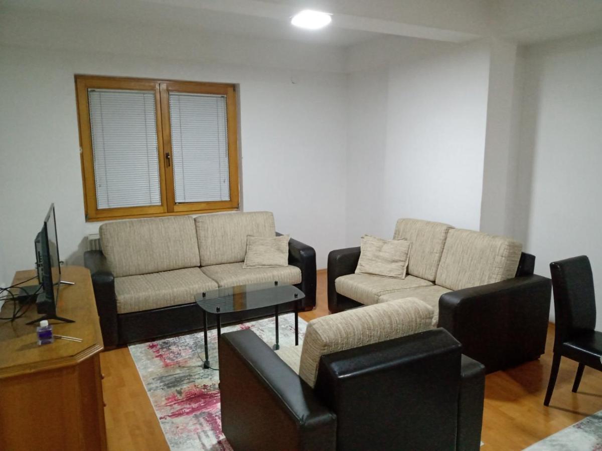 Nika Apartment Skopje Bagian luar foto